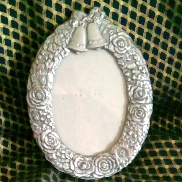 Floral Oval Picture Frame - Picture 1 of 6